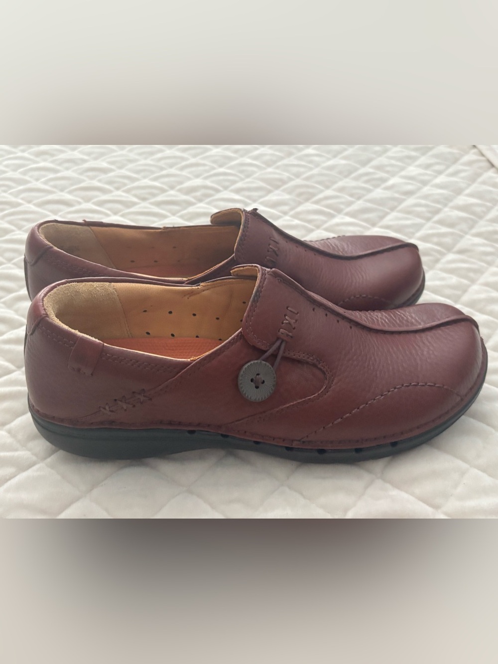 Clarks Unstructured Mahogany Slip On Loafer, Women’s Size 7 Narrow